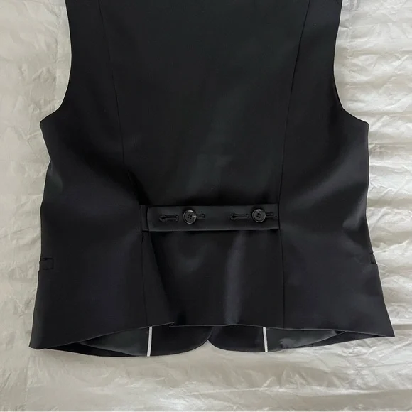 COS | Cropped Single-Breasted Waistcoat - Picture 8 of 15